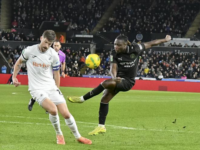 mk娱乐网站 -费耶诺德训练开放日；关键时刻状态回暖引欢呼；法甲在即；临场指挥获称赞的简单介绍